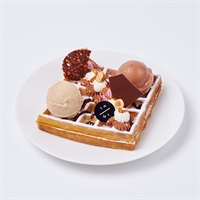 【季節限定】ワッフル ア ラ ミニュット プラリネ ノワゼット&カシス